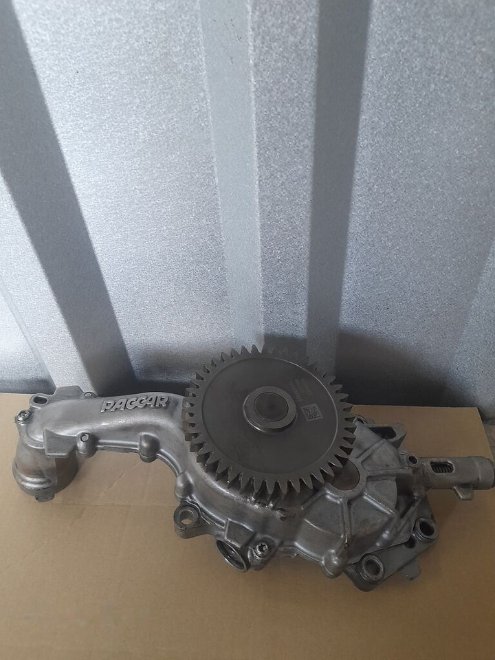 DAF XF 106 MX11 1955983 DAF XF 106 MX11 truck - Bomba de aceite para Camión: foto 1 DAF XF 106 MX11 1955983 DAF XF 106 MX11 truck - Bomba de aceite para Camión: foto 1