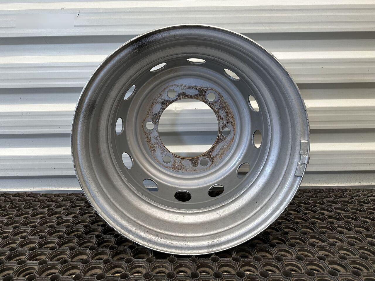 IVECO 6x205 16 IVECO DAILY - Llanta para Camión: foto 5 IVECO 6x205 16 IVECO DAILY - Llanta para Camión: foto 5
