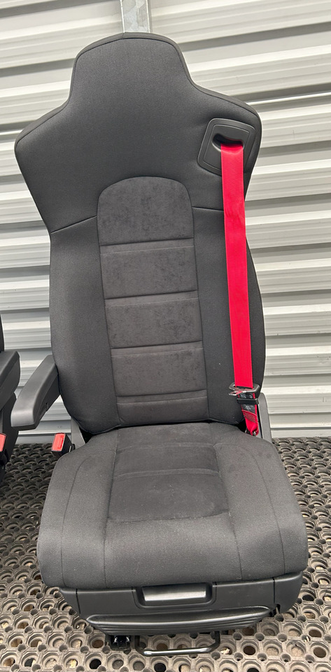 IVECO NEW SEAT IVECO S-WAY - Asiento: foto 1 IVECO NEW SEAT IVECO S-WAY - Asiento: foto 1