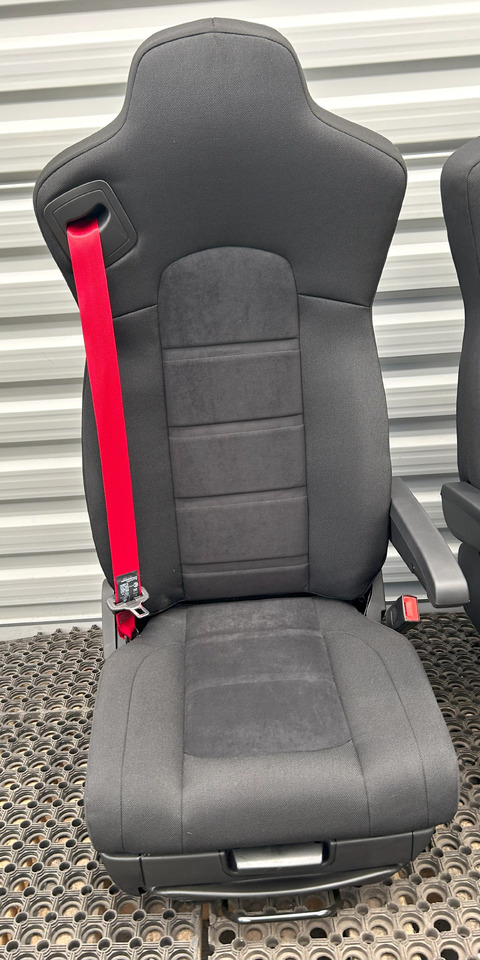 IVECO NEW SEAT IVECO S-WAY - Asiento: foto 1 IVECO NEW SEAT IVECO S-WAY - Asiento: foto 1