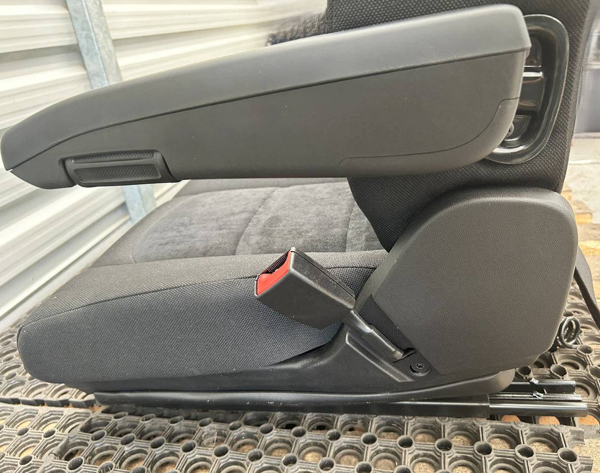 IVECO NEW SEAT IVECO S-WAY - Asiento: foto 5 IVECO NEW SEAT IVECO S-WAY - Asiento: foto 5