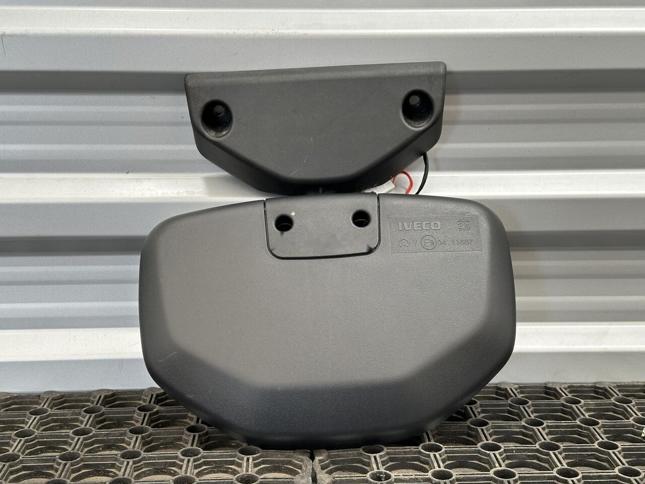 IVECO S-WAY STRALIS 5802287173 IVECO truck - Espejo retrovisor para Camión: foto 1 IVECO S-WAY STRALIS 5802287173 IVECO truck - Espejo retrovisor para Camión: foto 1