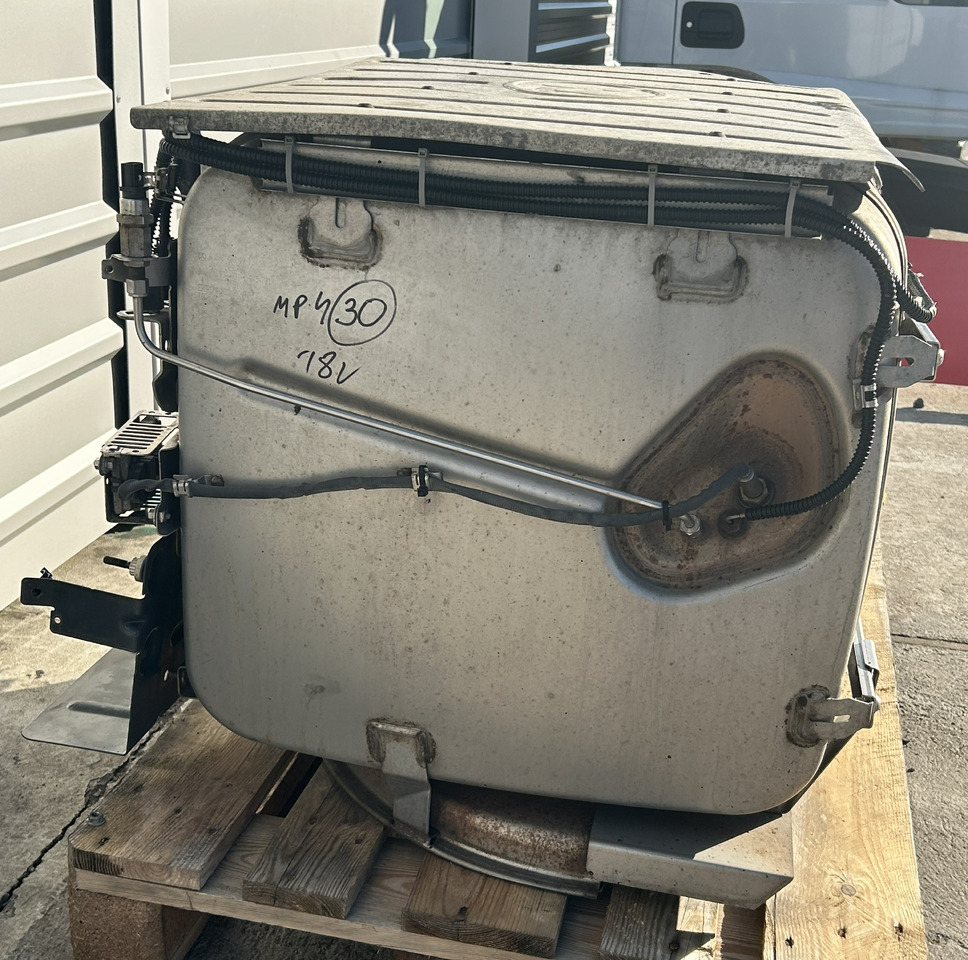 MERCEDES-BENZ ACTROS MP4 DPF CATALYTIC CONVERTER A0084901912 A0094905612 - Convertidor catalítico para Camión: foto 2 MERCEDES-BENZ ACTROS MP4 DPF CATALYTIC CONVERTER A0084901912 A0094905612 - Convertidor catalítico para Camión: foto 2