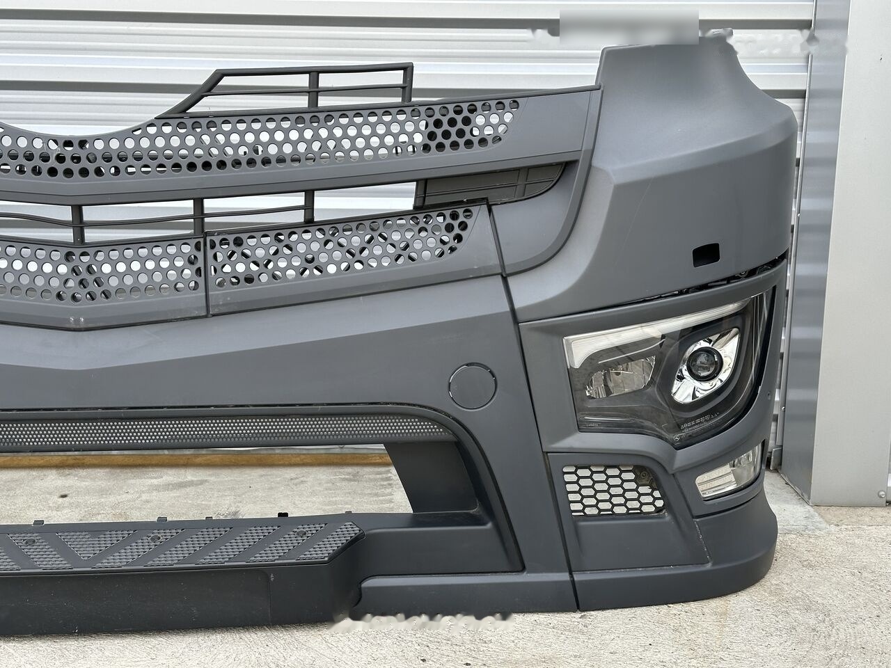 Mercedes-Benz ACTROS MP4 MP5 A9618203159 A9618203059 Mercedes-Benz A 9608801690 A9618203159 A9618203059 - Parachoques para Camión: foto 4 Mercedes-Benz ACTROS MP4 MP5 A9618203159 A9618203059 Mercedes-Benz A 9608801690 A9618203159 A9618203059 - Parachoques para Camión: foto 4