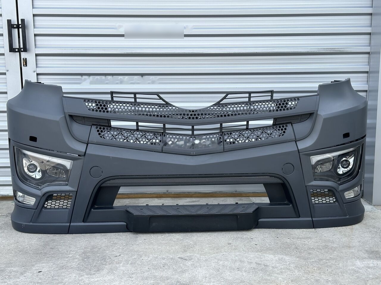 Mercedes-Benz ACTROS MP4 MP5 A9618203159 A9618203059 Mercedes-Benz A 9608801690 A9618203159 A9618203059 - Parachoques para Camión: foto 1 Mercedes-Benz ACTROS MP4 MP5 A9618203159 A9618203059 Mercedes-Benz A 9608801690 A9618203159 A9618203059 - Parachoques para Camión: foto 1