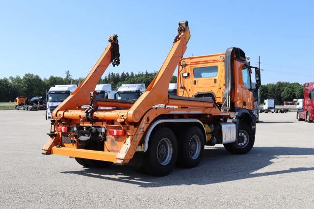 Mercedes-Benz Arocs 3353K ABSETZER - Camión portacontenedor de cadenas: foto 3 Mercedes-Benz Arocs 3353K ABSETZER - Camión portacontenedor de cadenas: foto 3