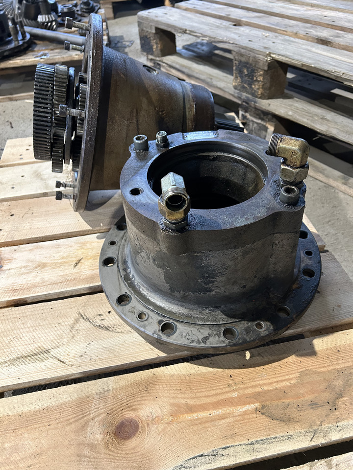 LIEBHERR SAT 225/218 - Reductor de giro para Excavadora: foto 1 LIEBHERR SAT 225/218 - Reductor de giro para Excavadora: foto 1