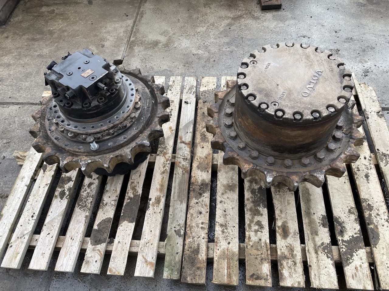 Zwolnica Volvo EC250 - Piezas del tren de rodaje para Excavadora de cadenas: foto 1 Zwolnica Volvo EC250 - Piezas del tren de rodaje para Excavadora de cadenas: foto 1