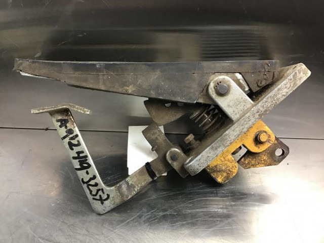 Liebherr Brake Pedal - Pedal: foto 2 Liebherr Brake Pedal - Pedal: foto 2