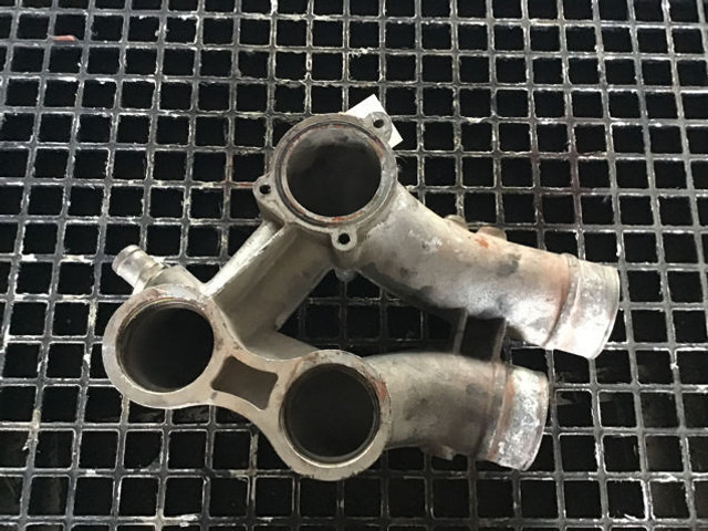 Liebherr Coolant pipe bend - Pieza de aire acondicionado: foto 3 Liebherr Coolant pipe bend - Pieza de aire acondicionado: foto 3