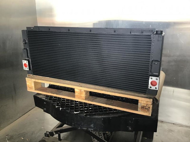 Liebherr Oilcooler - Enfriador de aceite: foto 1 Liebherr Oilcooler - Enfriador de aceite: foto 1