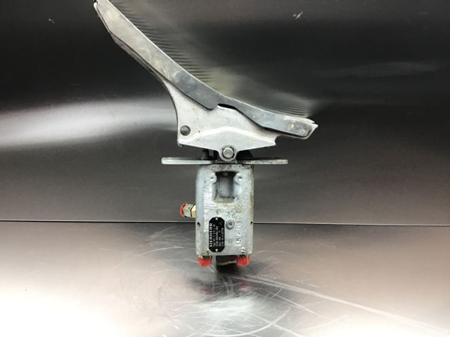 Liebherr Pilot Control Unit - Pedal: foto 1 Liebherr Pilot Control Unit - Pedal: foto 1