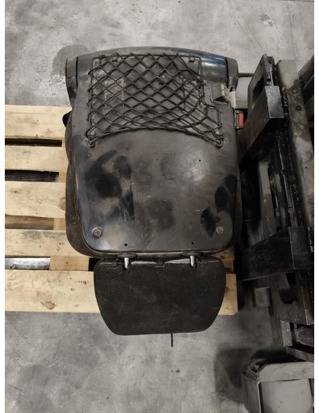 Liebherr R926 COMP / R946 LC / R946 LC-V / R946 NLC / R946 S-HD / R950 / R950 LC-V / R950 S-HD / R922 LC / R926 LC / R920 LC / R920 NLC / - Asiento: foto 1 Liebherr R926 COMP / R946 LC / R946 LC-V / R946 NLC / R946 S-HD / R950 / R950 LC-V / R950 S-HD / R922 LC / R926 LC / R920 LC / R920 NLC / - Asiento: foto 1