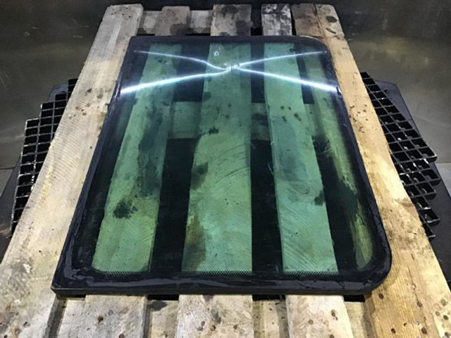 Liebherr Window Bottom - Ventana y piezas: foto 1 Liebherr Window Bottom - Ventana y piezas: foto 1