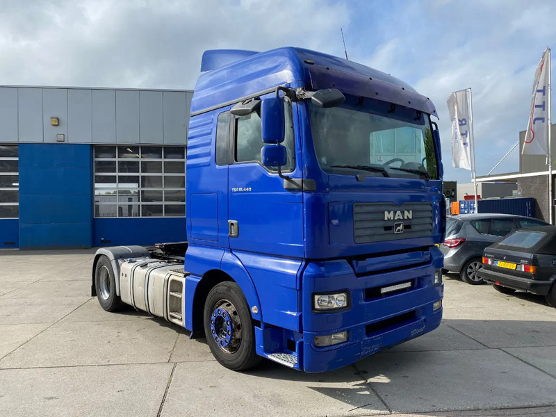 MAN TGA 18.440 / 2x Tank / Manual / Euro-5 - Cabeza tractora: foto 3 MAN TGA 18.440 / 2x Tank / Manual / Euro-5 - Cabeza tractora: foto 3
