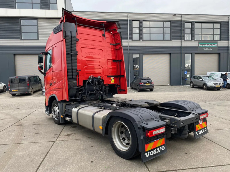 Volvo FH 13.420 Globetrotter / Mega / 2x Tank - Cabeza tractora: foto 4 Volvo FH 13.420 Globetrotter / Mega / 2x Tank - Cabeza tractora: foto 4