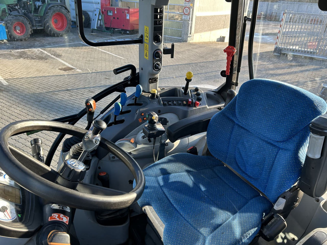 New Holland T 5.105 - Tractor: foto 4 New Holland T 5.105 - Tractor: foto 4