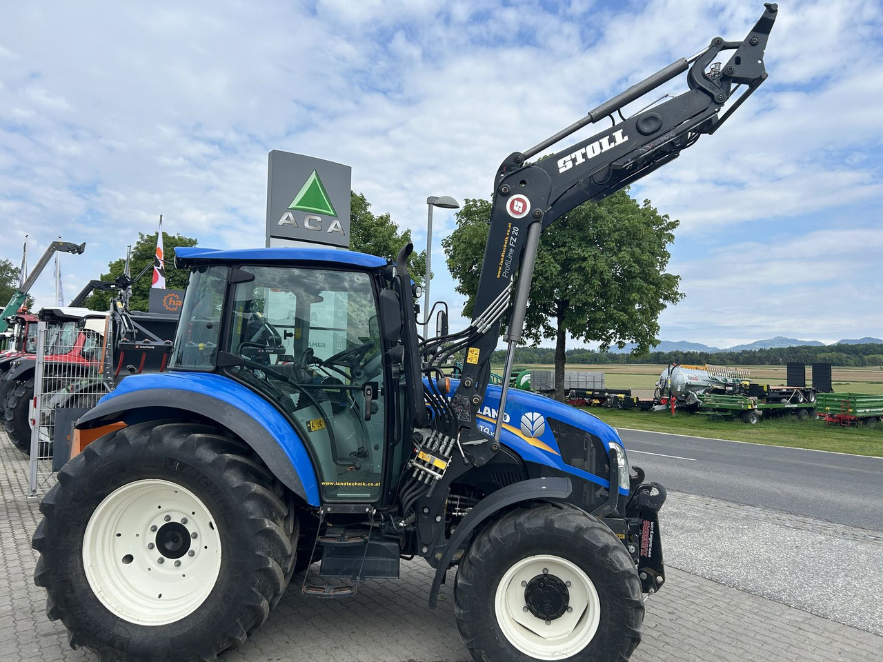 New Holland T4.105 - Tractor: foto 2 New Holland T4.105 - Tractor: foto 2