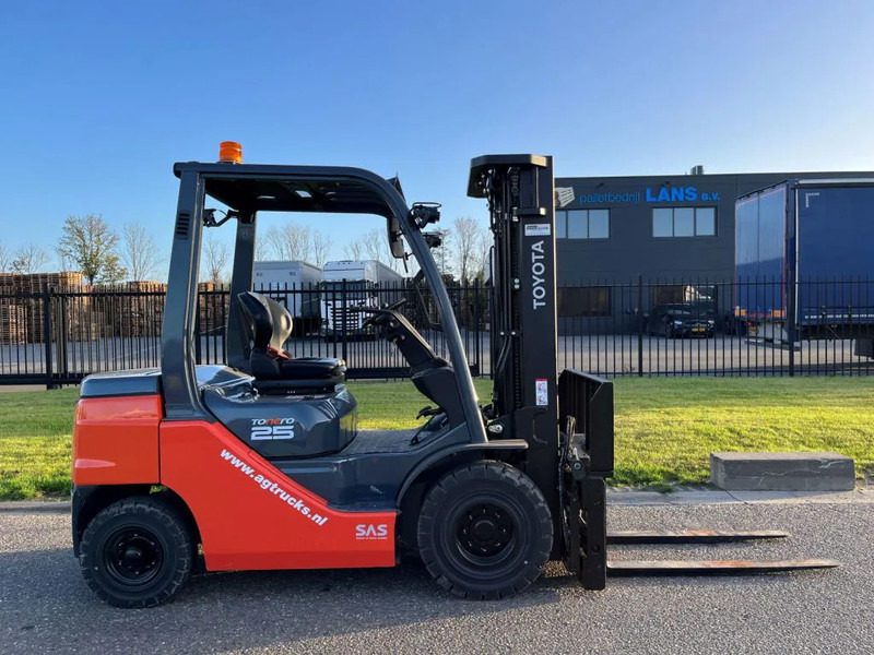 Toyota 52-8FDF25 - Carretilla elevadora diésel: foto 3 Toyota 52-8FDF25 - Carretilla elevadora diésel: foto 3