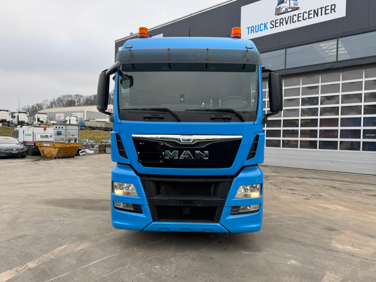 MAN TGX 33.520 6x4 - Cabeza tractora: foto 2 MAN TGX 33.520 6x4 - Cabeza tractora: foto 2