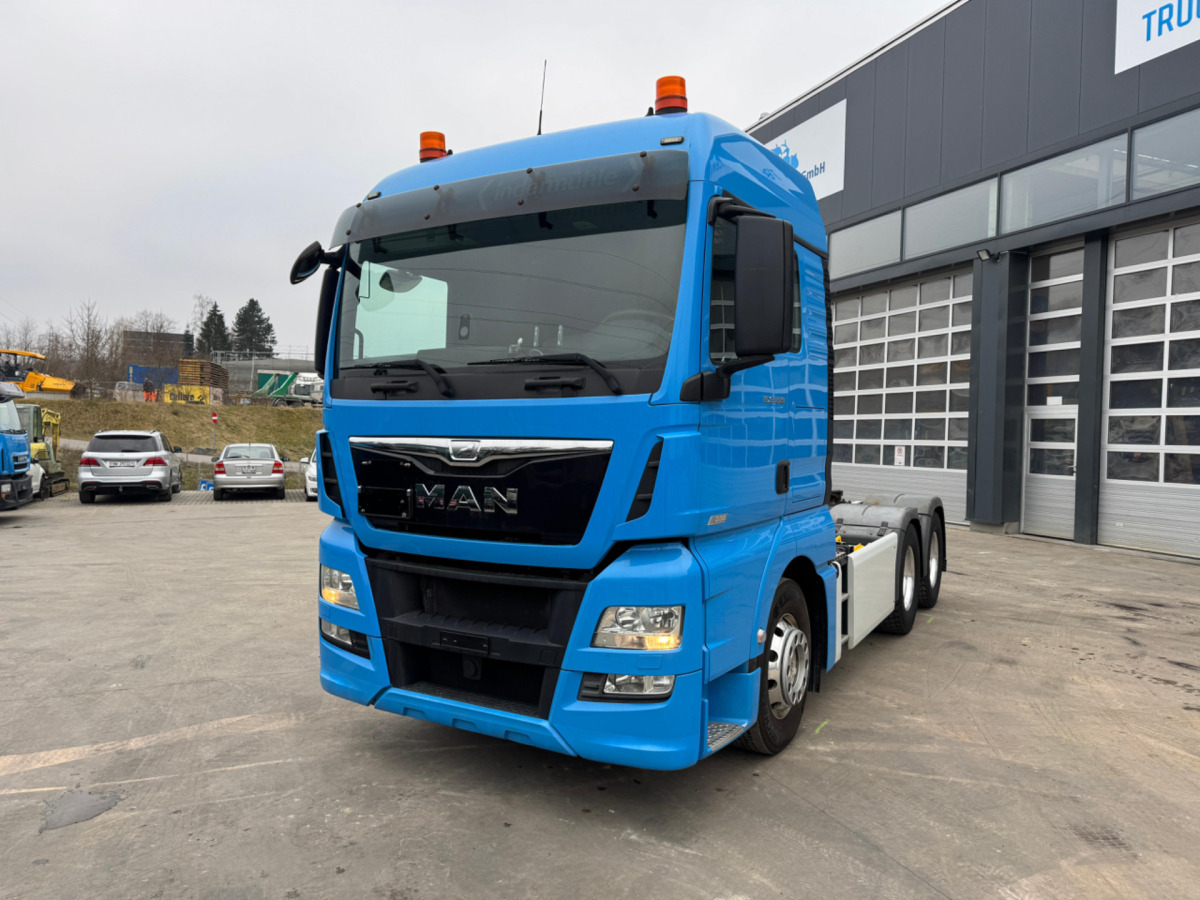 MAN TGX 33.520 6x4 - Cabeza tractora: foto 1 MAN TGX 33.520 6x4 - Cabeza tractora: foto 1