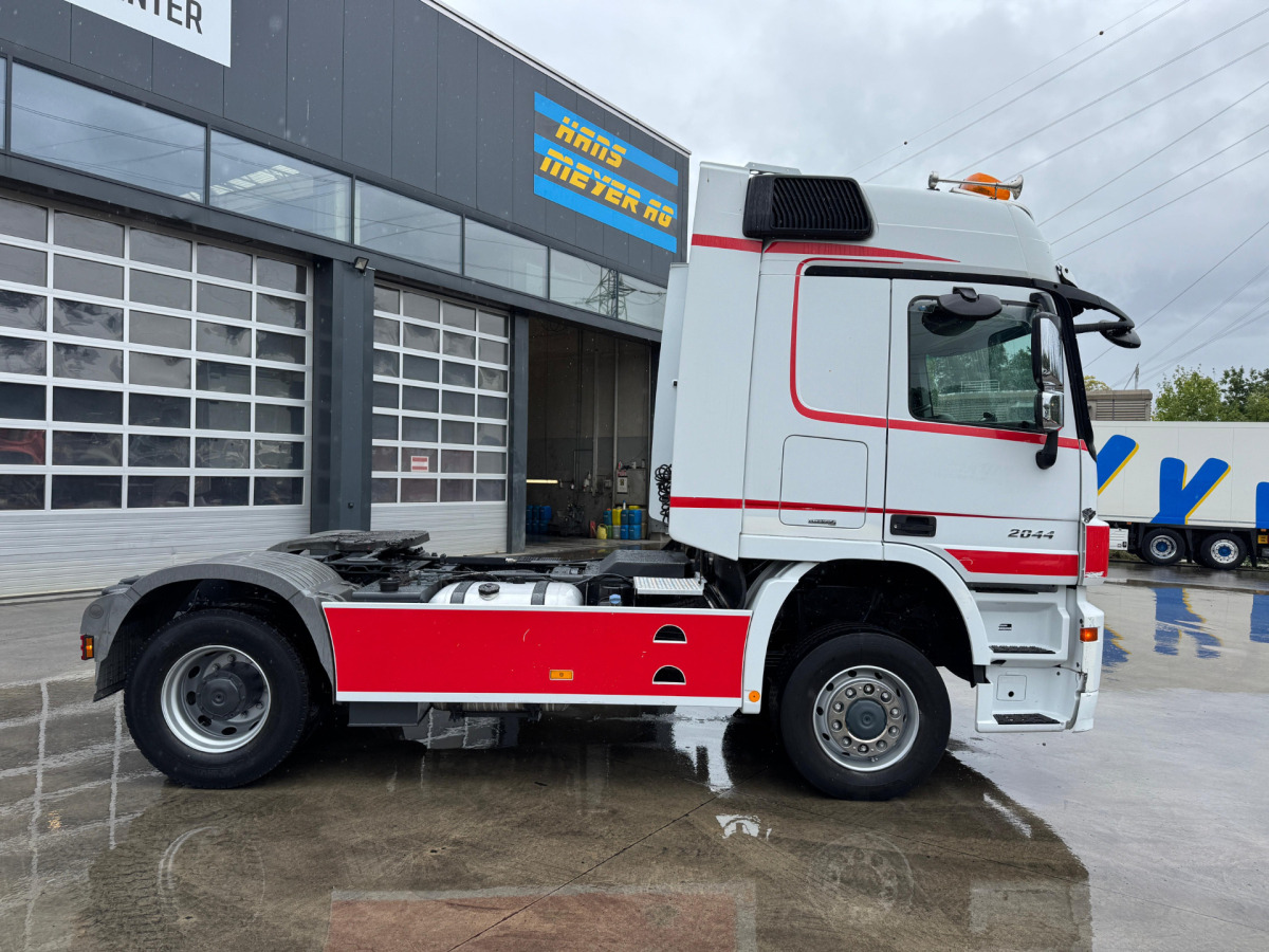 MERCEDES Actros 2044 4x4 - Cabeza tractora: foto 4 MERCEDES Actros 2044 4x4 - Cabeza tractora: foto 4