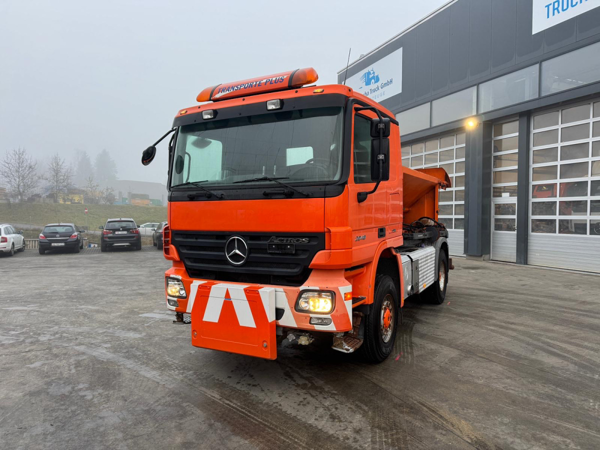 MERCEDES Actros 2048 4x4 Winterdienst - Cabeza tractora: foto 1 MERCEDES Actros 2048 4x4 Winterdienst - Cabeza tractora: foto 1