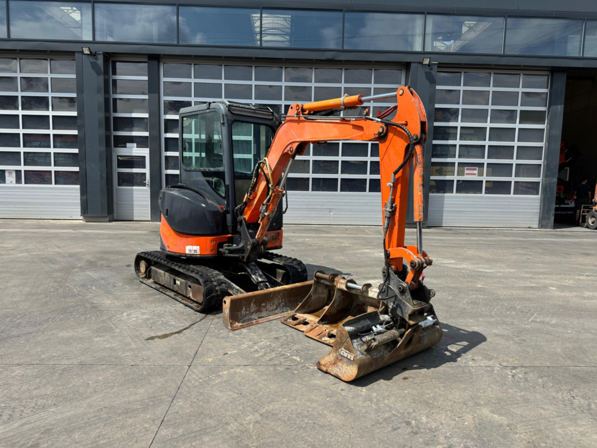 HITACHI Zaxis 30U-2 CSR - Excavadora de cadenas: foto 2 HITACHI Zaxis 30U-2 CSR - Excavadora de cadenas: foto 2