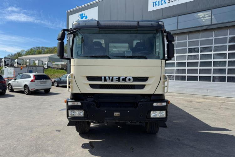 Iveco Trakker 450 8x4 - Camión volquete: foto 3 Iveco Trakker 450 8x4 - Camión volquete: foto 3