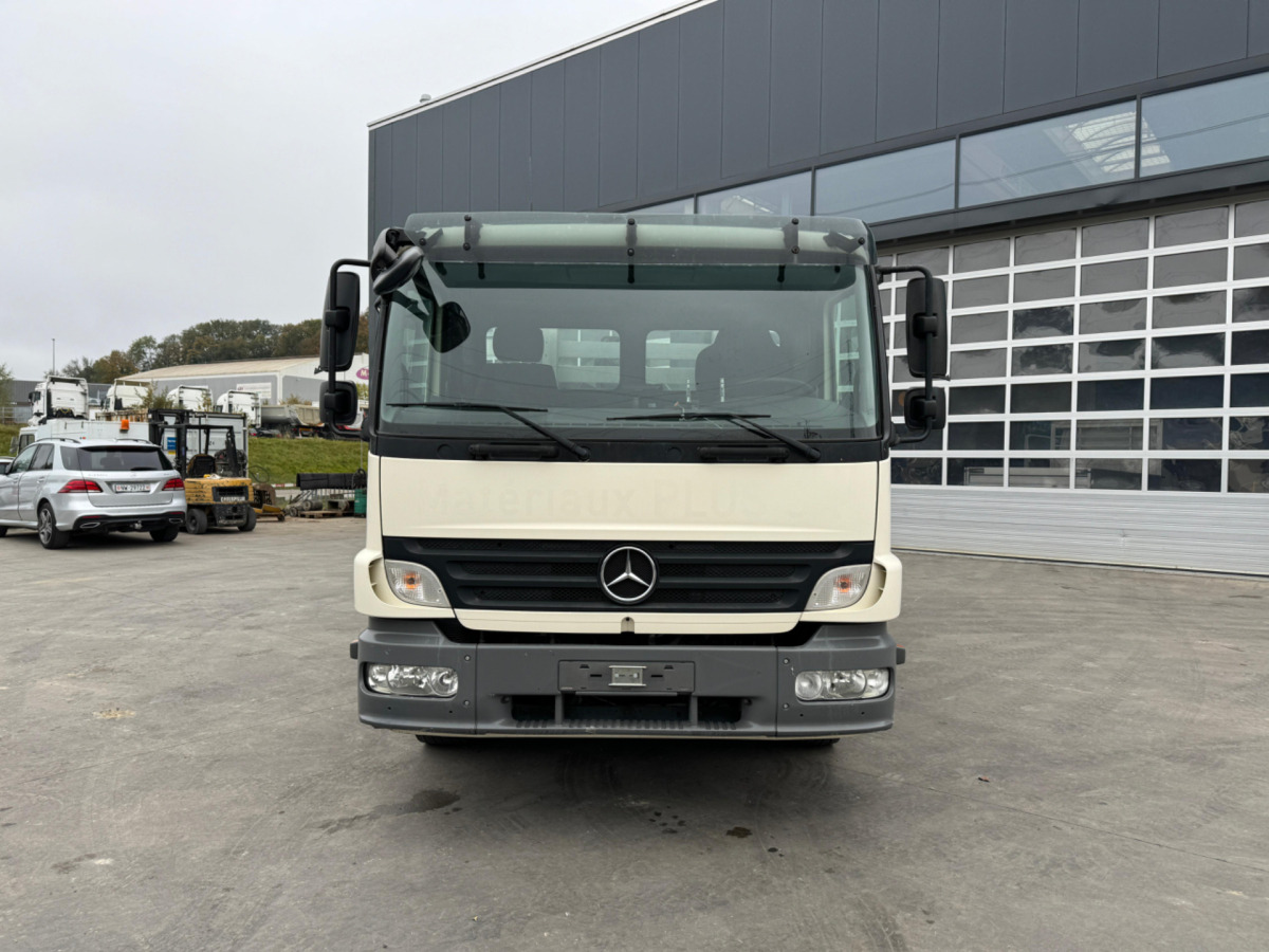 MERCEDES Atego 1329 4x2 Hiab 088-2 - Camión volquete, Camión grúa: foto 3 MERCEDES Atego 1329 4x2 Hiab 088-2 - Camión volquete, Camión grúa: foto 3
