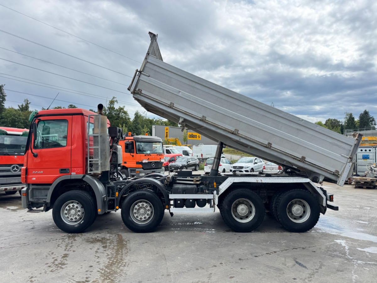 MERCEDES BENZ ACTROS 3246 C9792 - Camión volquete: foto 2 MERCEDES BENZ ACTROS 3246 C9792 - Camión volquete: foto 2