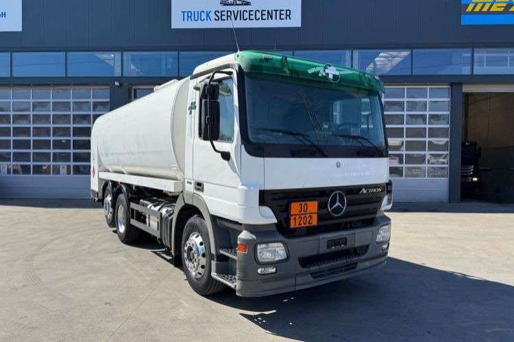 Mercedes-Benz Actros 2541 6x2 Schwarzmüller 21260L - Camión cisterna: foto 3 Mercedes-Benz Actros 2541 6x2 Schwarzmüller 21260L - Camión cisterna: foto 3