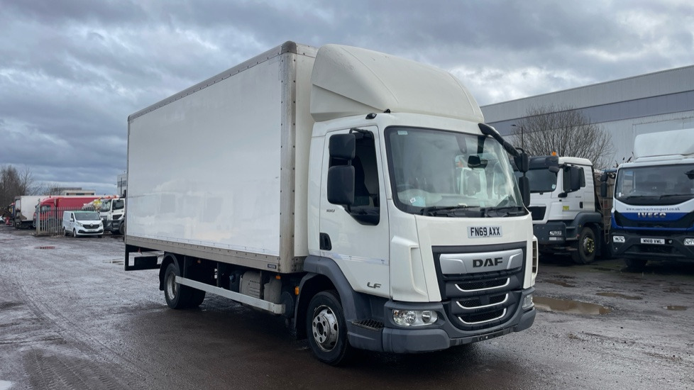 DAF LF 180 - Camión caja cerrada: foto 1 DAF LF 180 - Camión caja cerrada: foto 1