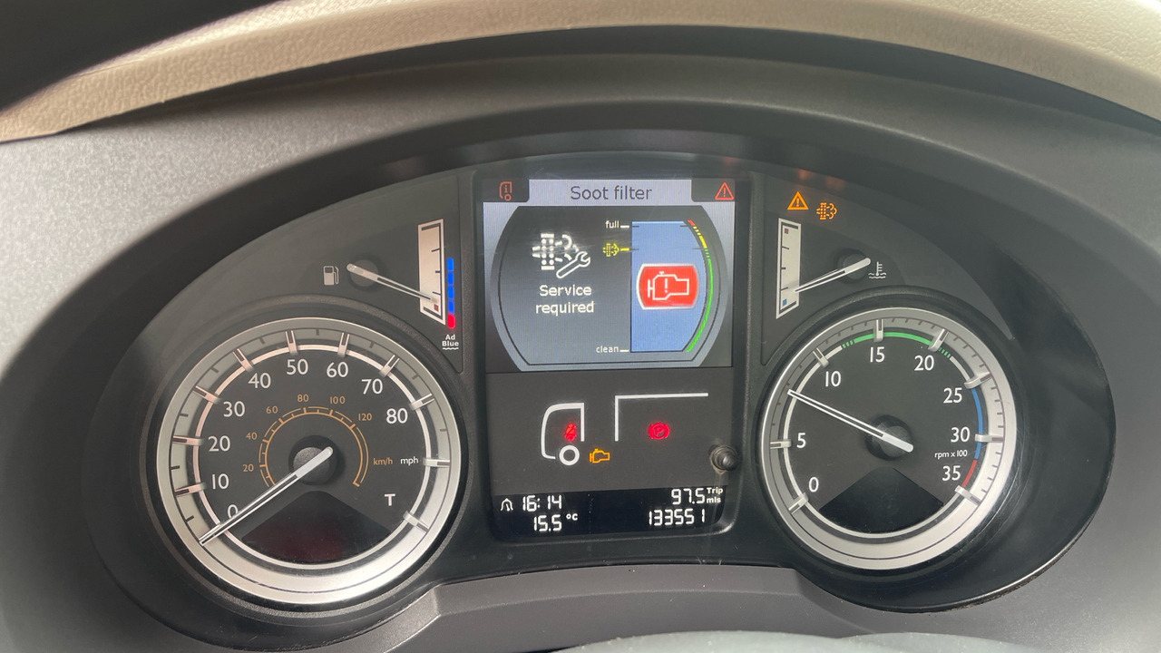 Barredora vial DAF LF 220: foto 13