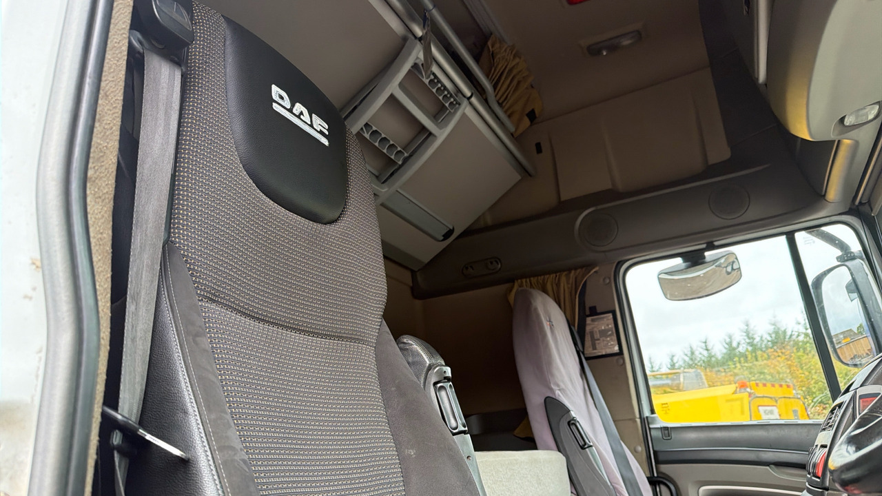 Camión lona DAF XF 105.510: foto 8