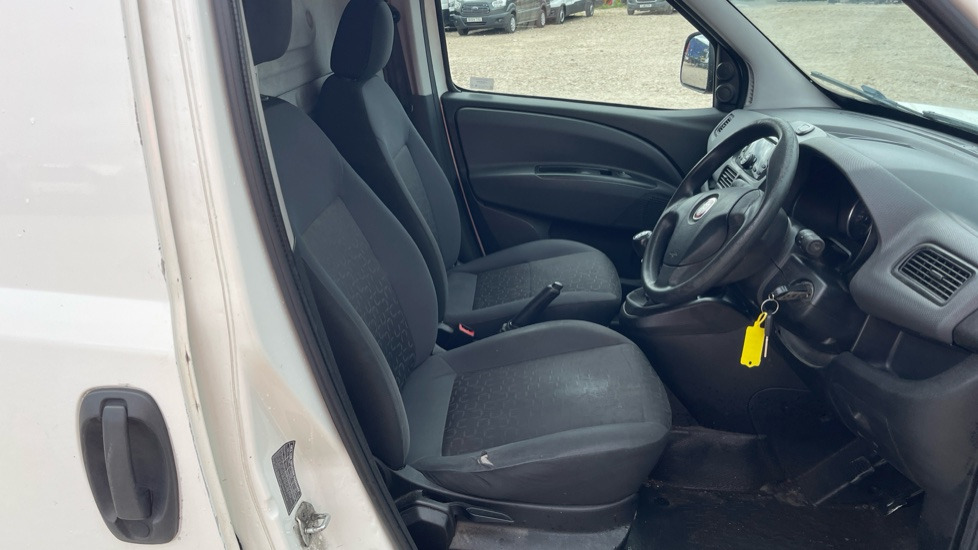 FIAT DOBLO 1.6 Multijet 16V 120 SX Van Start Stop - Furgón: foto 5 FIAT DOBLO 1.6 Multijet 16V 120 SX Van Start Stop - Furgón: foto 5
