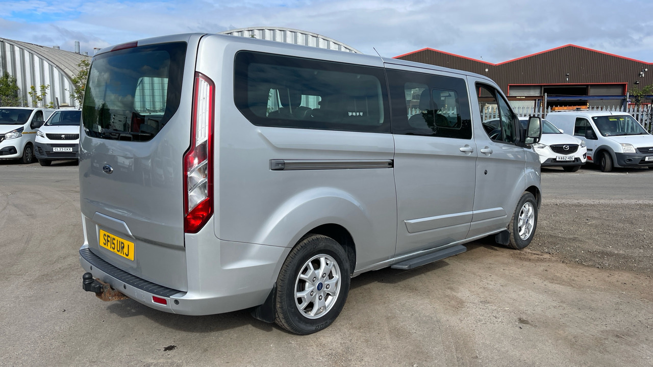 FORD TOURNEO CUSTOM 300 2.2 TDCi 125PS - Minibús, Furgoneta de pasajeros: foto 4 FORD TOURNEO CUSTOM 300 2.2 TDCi 125PS - Minibús, Furgoneta de pasajeros: foto 4