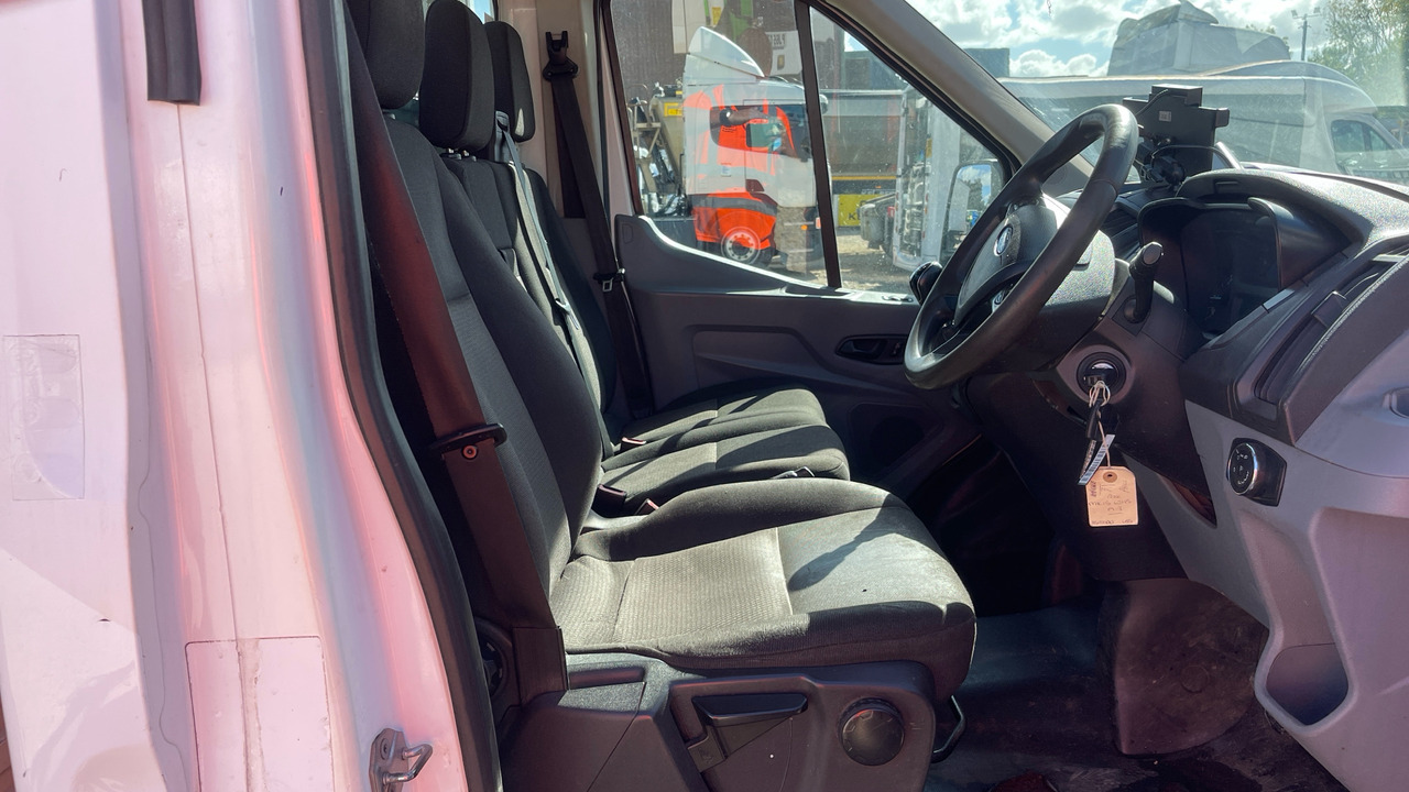 Ford Transit 350 2.2 TDCI 120PS - Furgoneta caja abierta: foto 5 Ford Transit 350 2.2 TDCI 120PS - Furgoneta caja abierta: foto 5