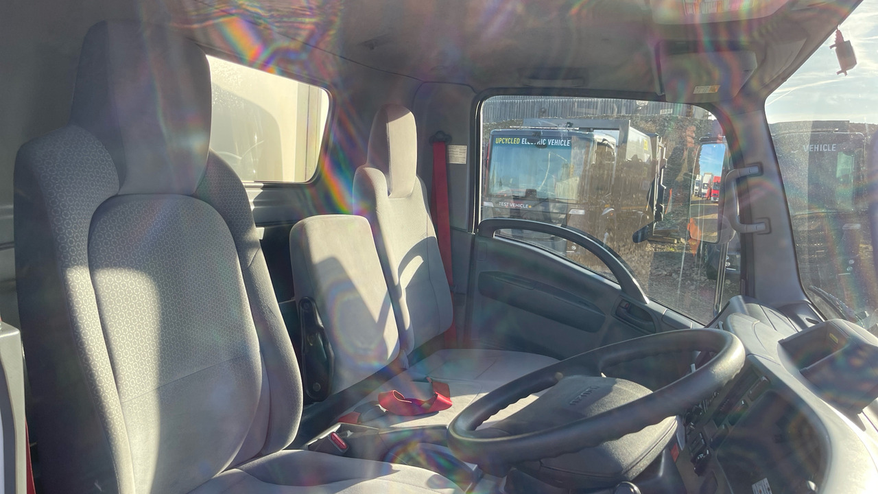 Camión frigorífico ISUZU N75 150: foto 8 Camión frigorífico ISUZU N75 150: foto 8