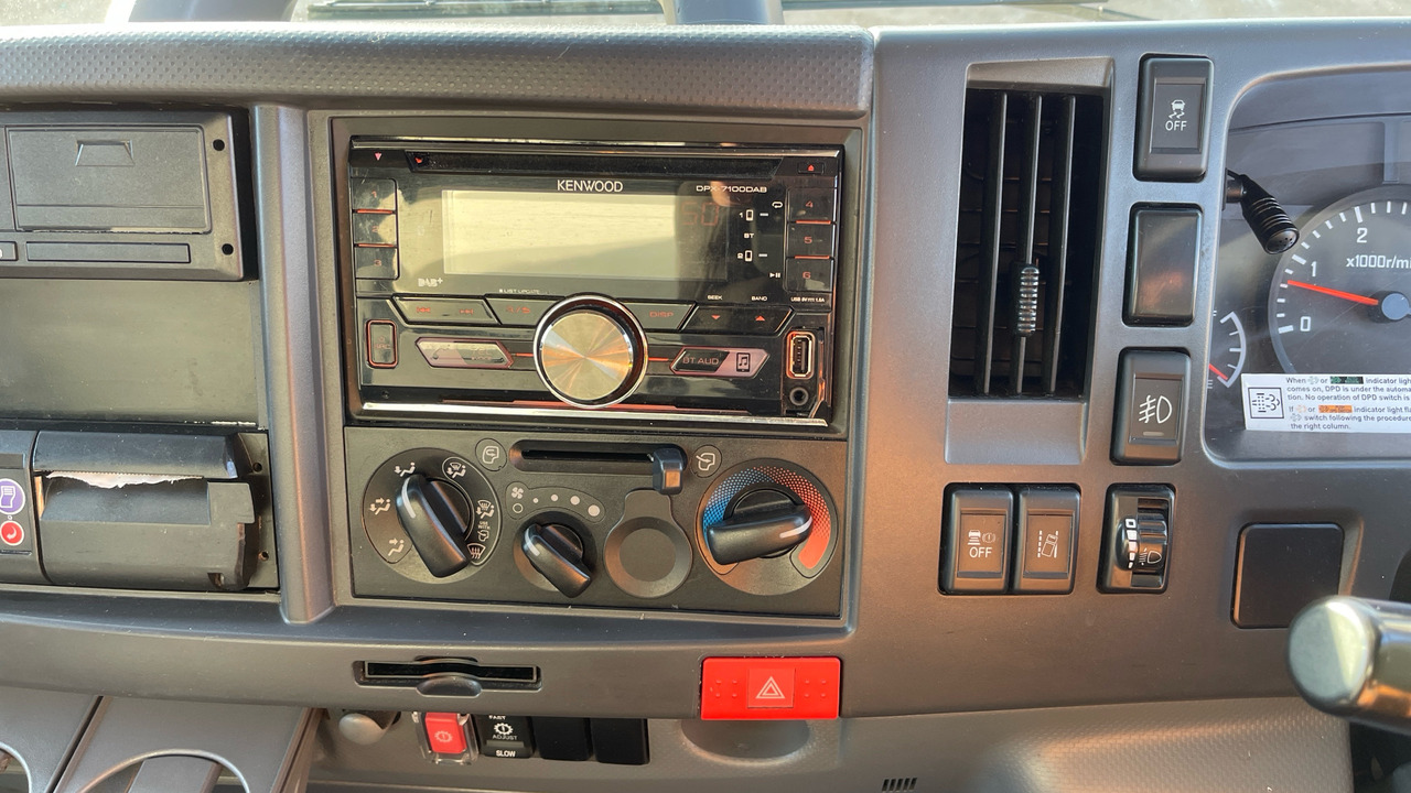 Camión frigorífico ISUZU N75 150: foto 7 Camión frigorífico ISUZU N75 150: foto 7