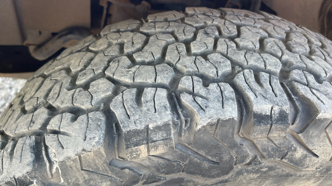 Camión con plataforma elevadora Isuzu D-Max: foto 13
