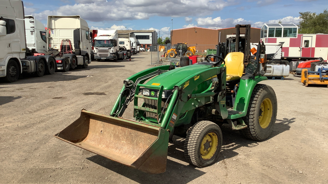 JOHN DEERE 3520 300CX LOADER - Tractor: foto 2 JOHN DEERE 3520 300CX LOADER - Tractor: foto 2