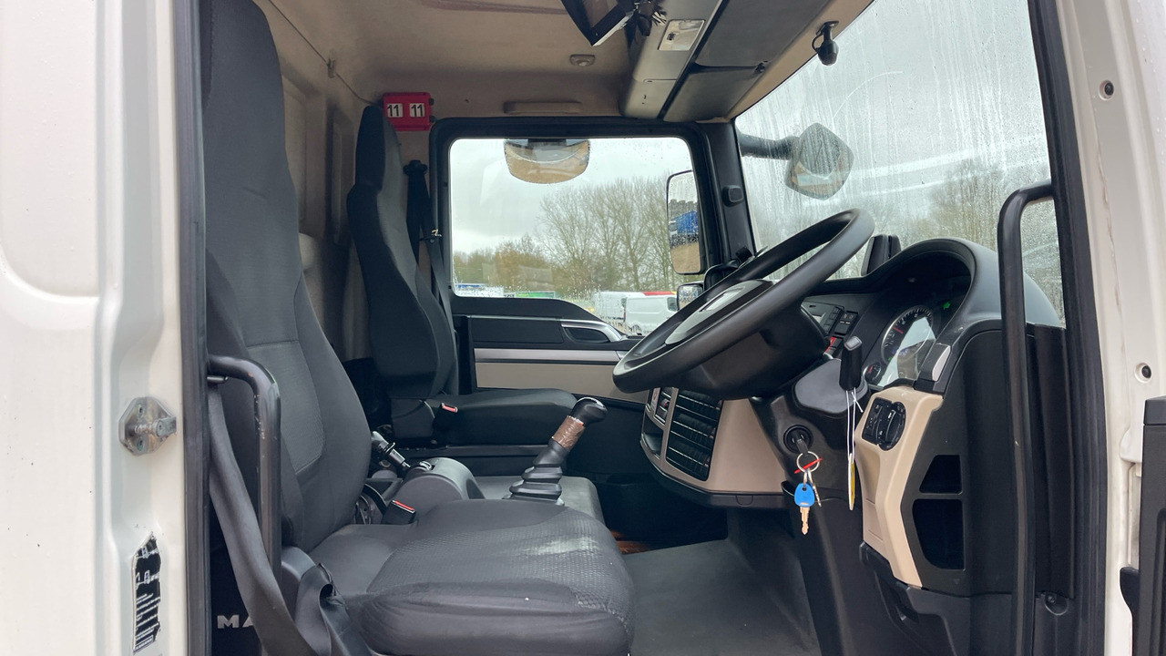 MAN TGL 12.190 - Camión caja cerrada: foto 5 MAN TGL 12.190 - Camión caja cerrada: foto 5