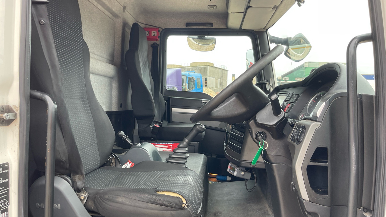 MAN TGL 7.150 - Camión caja cerrada: foto 5 MAN TGL 7.150 - Camión caja cerrada: foto 5