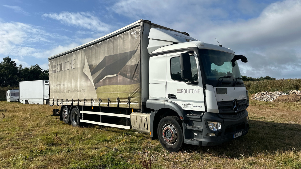 MERCEDES-BENZ ACTROS 2532 - Camión lona: foto 1 MERCEDES-BENZ ACTROS 2532 - Camión lona: foto 1