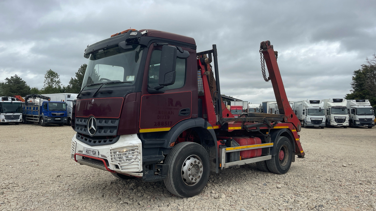 MERCEDES-BENZ AROCS - Camión portacontenedor de cadenas: foto 2 MERCEDES-BENZ AROCS - Camión portacontenedor de cadenas: foto 2