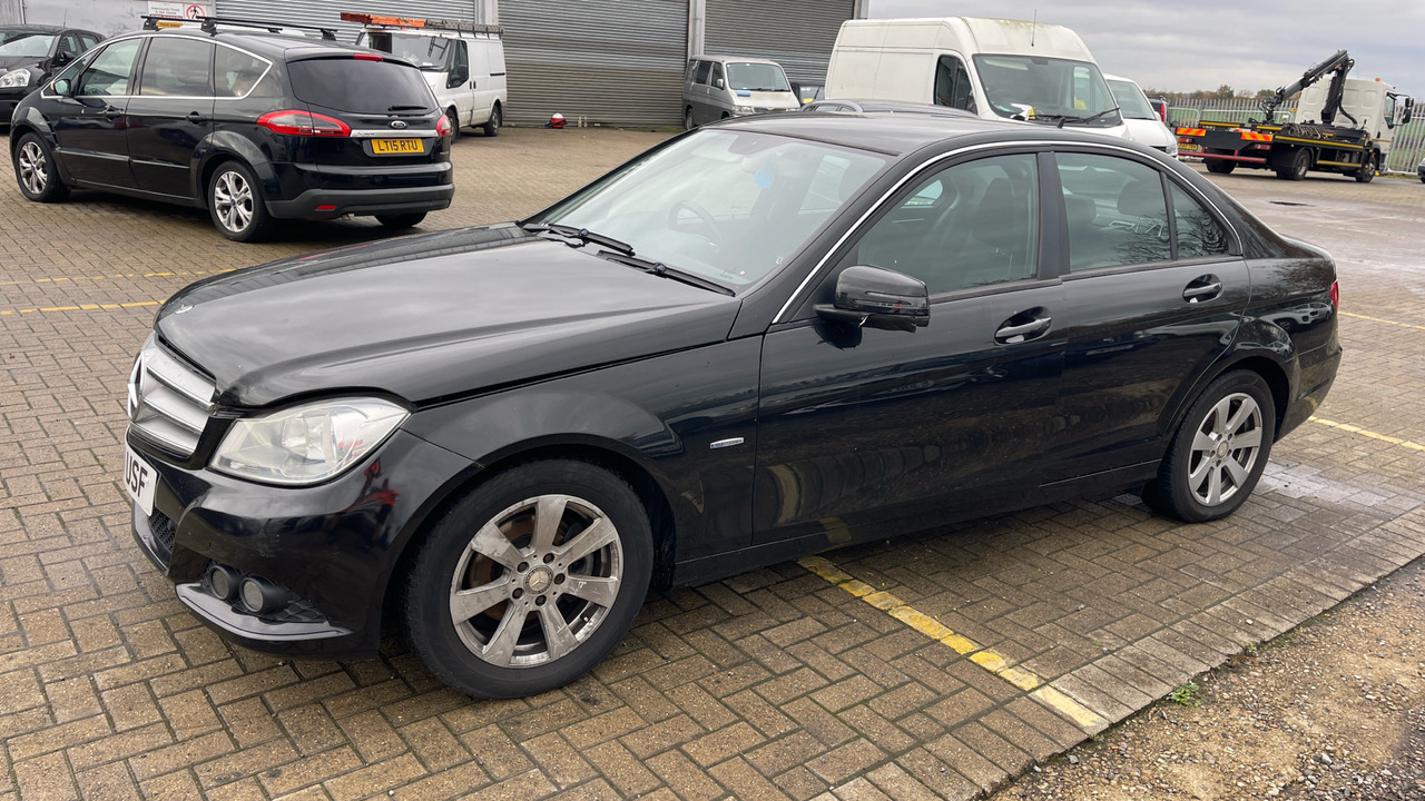 MERCEDES-BENZ C200 - Sedan: foto 2 MERCEDES-BENZ C200 - Sedan: foto 2