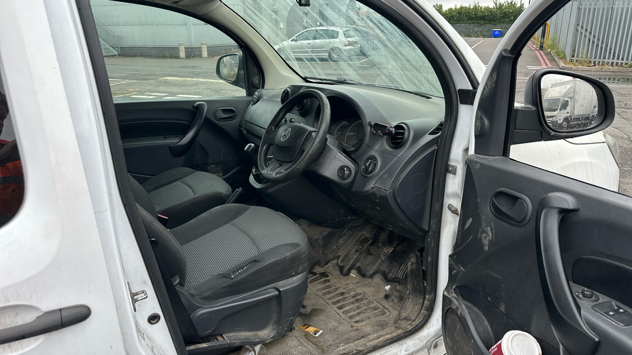 MERCEDES-BENZ CITAN 109CDI Bluefficiency DUA Crew Van - Furgoneta combi: foto 5 MERCEDES-BENZ CITAN 109CDI Bluefficiency DUA Crew Van - Furgoneta combi: foto 5