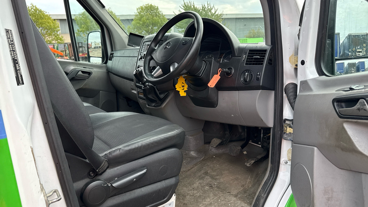 MERCEDES-BENZ SPRINTER - Camión con plataforma elevadora: foto 5 MERCEDES-BENZ SPRINTER - Camión con plataforma elevadora: foto 5