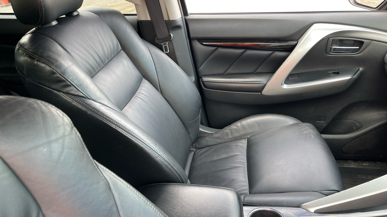 Coche familiar MITSUBISHI SHOGUN SPORT 2.4 DI-DC: foto 8